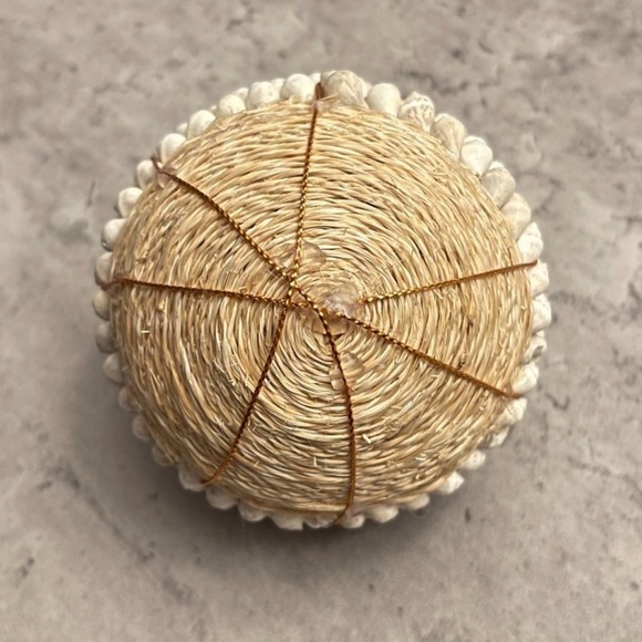 2ct Round Straw and Seashell Ornaments - Picture 5 of 13